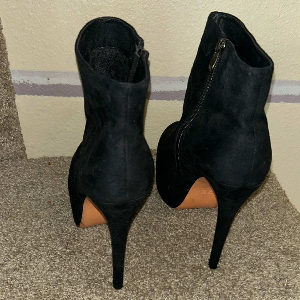 Beautiful size 10 black heels